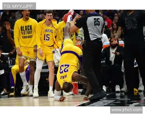 12月26日湖人对快船精彩视频直播全程回顾与赛后分析 12月26日湖人对快船精彩视频直播全程回顾与赛后分析