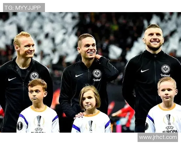 法兰克福与切尔西首回合较量比分揭晓精彩瞬间回顾