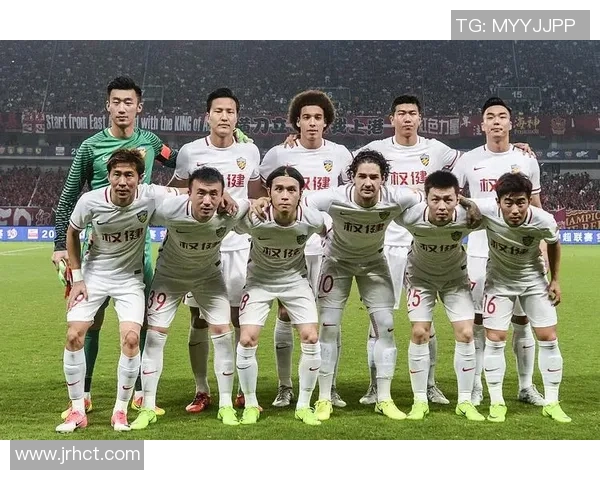 足协杯精彩对决权健与上港激战正酣赛场瞬间回顾与精彩图片分享